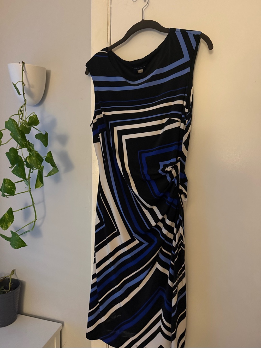 Tommy Hilfiger women’s Sleeveless Black & Blue Geometric Midi Dress